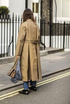 Trench Outfit, Trench Coat Outfit, Coats Women, Retro Streetwear, Belt Design, Coat Outfits, Trench Coats Women, Mode Inspiration