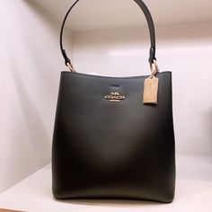 Coach Town Bucket Bag, Winter Event, Polished Pebble, Large Bags, Pebbled Leather, Snap Closure, Bucket Bag, Large Size, Bags Handbags