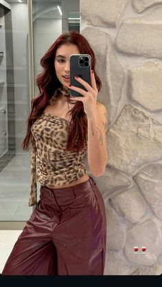 Latina Fashion, Leopard Print Top, Fashion Sewing, Concert Outfit, European Fashion, Feminine Style, Jean Outfits, Elegant Style, Paris Fashion Week