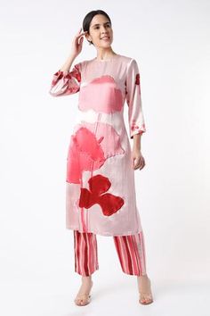 Shop for Archana Shah Red Silk Floral Print Straight Kurta And Pant Set for Women Online at Aza Fashions Gown With Dupatta, Striped Pant, Red Tunic, Fancy Kurti, Pink Tunic, Print Design Pattern, Straight Kurta, Stylish Sarees, Cotton Suits