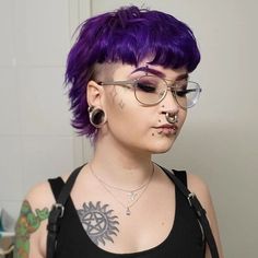 Haircuts With Shaved Sides, Dye Ideas For Short Hair, Unique Hair Dye Ideas, Unique Hair Dye, Hair Dye Ideas, Ideas For Short Hair, Unique Hair