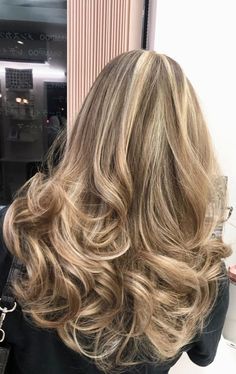 Blonde Hi Lights On Brown Hair, Blonde Chunky Lowlights, Blond Highlight And Lowlights, Bright Blonde Hair With Brown Lowlights, Blonde Highlights And Lowlights On Brown Hair, Blonde Hair Brown Low Lights, Heavily Highlighted Hair, Blonde Hair Inspo For Brunettes, Blonde Hair With Blonde Lowlights