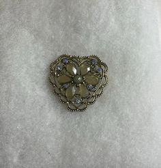 Good vintage condition Antique Heart Brooch For Wedding, Vintage Heart Brooch, Vintage Heart Shaped Brooch Jewelry, Vintage Heart-shaped Wedding Brooches, Antique Heart-shaped Wedding Brooch, Vintage Gold Heart Brooches, Vintage Heart Shaped Brooch, Vintage Heart-shaped Brooch Jewelry, Luxury Vintage Heart Brooch