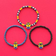 Minion Friendship Bracelet, Minion Bracelet, Clay Bracelets, Diy Friendship Bracelets Tutorial, Bracelets Tutorial, Cute Minions, Friendship Bracelets Tutorial, Clay Bracelet, Friendship Bracelets Diy