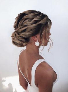 Classic Wedding Hair, Classic Updo, Updos For Medium Length Hair, Wedding Hair Inspiration, Bridesmaid Hairstyles, Wedding Updo, Wedding Hair And Makeup, Bride Hairstyles, Bridesmaid Hair