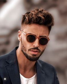 Stil Masculin, Mens Hairstyles With Beard, Mens Sunglasses Fashion, Mens Hairstyles Thick Hair, Cool Mens Haircuts, Men Hair Color, Men Haircut Styles, American Crew