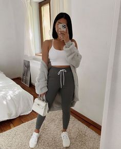 Look Legging, Chill Outfits, Cute Comfy Outfits, Would You Rather, Casual Chic Outfit, Comfy Fashion, 1 Or 2, Teen Fashion Outfits