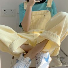 Style Salopette, Overalls Fashion, Yellow Jumpsuit, Yellow Clothes, Yellow Denim, Bodysuit Jumpsuit, Yellow Outfit, Cream Yellow, Korean Aesthetic