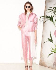 Pastel Clothes, Fashion Jobs, Pink Suit, Looks Street Style, Fashion Marketing, Pink Pants, Mode Inspo, Harper's Bazaar