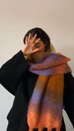 Chunky Scarf Outfit, Scarf Aesthetic, Scarf Outfit Winter, Scarf Outfit, Warm Blanket, Cashmere Wool, Looks Style, Mode Inspiration, Winter Looks