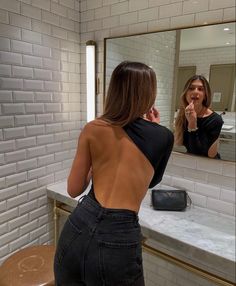 All black outfit with black less bodysuit and Prada purse Backless Photoshoot, Backless Top Outfit, Women Dress Online, Instagram Party, Backless Bodysuit, Backless Top, Top Outfit, Hoi An, Jeans Outfit