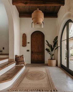 Rustic hallway decor tips for achieving a modern country look, highlighting the best of both worlds in hallway design Hallway Design Ideas, Rustic Hallway, Interior Staircase, Hallway Design, Mexican Home, Stylish Interior