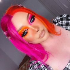 Half Pink Half Orange Hair, Split Dyed Hair Color Ideas, Bright Summer Hair Color, Blonde To Pink Hair, Split Dye Ideas, Orange And Pink Hair, Pink And Orange Hair, Cheveux Oranges, Split Dyed Hair