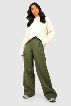 Womens Petite Tailored Wide Leg Pants - green - 2 - Serve up a bold attitude with these petite pants. Cut shorter on the leg and made to flatter, these pants are guaranteed to give you confidence for days. The shorter inseam fits the leg length better for those 5'3 and under. Mid or high-rise pants are more flattering as they elongate the torso and give the illusion of a taller silhouette. Opting for petite palazzo pants or wide-leg styles instead? Try to stick to slim or standard fits, so you d Green Wide Leg Sweatpants Outfit, Green Loose Pants Outfits, Green And Cream Outfit, Green Wide Leg Pants Outfit, Wide Leg Sweatpants Outfit, Service Outfits, Green Jeans Outfit, Petite Palazzo Pants, Slacks Outfit