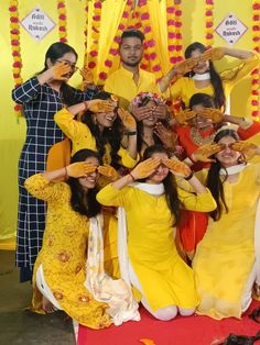 Meke your haldiii more stylish with your friends ✨🌟💛 Haldi Ceremony Outfit For Sister Yellow, Haldi Ceremony Outfit For Sister, Funny Wedding Poses, Mehendi Photoshoot, Bridesmaid Photoshoot