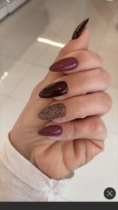 Fall Gel Nails With Leaves, Wine Fall Nails, Almond Shaped Nails Designs Fall, Fall Acrylic Nails Almond, Fall Almond Nails Ideas, Autumn Winter Nails, Fall Almond Nails, Nails Pretty, Nails Fashion