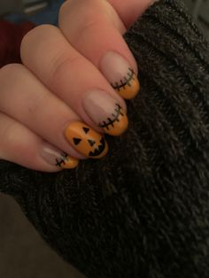 Cute orange French tip Frankenstein nails and a jack-o’-lantern on the ring finger. Halloween Nail Pumpkin, Easy Pumpkin Nail Art, Halloween Nails Easy Simple, Jackolantern Nails, Silly Nails, Easy Fall Nail Designs, Nail Inspired, Ghost Nails