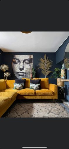 Mustard Living Rooms, Yellow Couch, Gold Sofa, Gold Living Room, Home Design Living Room, Green Rooms, Boho Living Room, Living Room Inspo