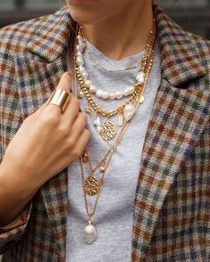 Casual Chic Outfits, Stone Crafts, Sport Chic, 가을 패션, Baroque Pearls, Fall Wardrobe, Fashion Details, Jewelry Trends