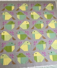 a quilt made to look like birds with different colors