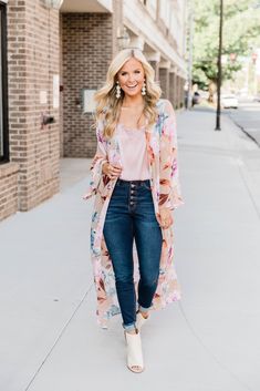 Pink Kimono Outfit, Long Kimono Outfit, Kimono Outfits, Duster Kimono, Floral Duster, Beautiful Kimono, Pink Kimono, Kimono Outfit, Southern Outfits