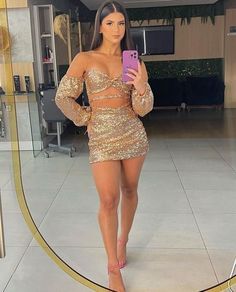 Item Details ��： Product Number : fg4793 Fabric: Sequin Sleeves: Long Sleeves Back Style: Zipper Size: US 2- 16. Check our Size Chart to get your correct size. Built with bra: Yes 21 Birthday Outfit, Dress Birthday Party, Sequin Homecoming Dress, Girls Dress Outfits, Clubbing Outfits, Looks Party, Dress Birthday, Birthday Party Dress, Causual Outfits