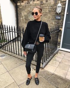 Black And White Outfit, All Black Fashion, Legging Outfits, Yoga Photography, Cute Winter Outfits, Wardrobe Ideas, Mode Inspo