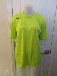 MENS NIKE DRI-FIT NEON GREEN CREWNECK SHORT SLEEVE T-SHIRT SIZE M MATERIAL: 100% POLYESTER  MEASUREMENTS: SHOULDER TO SHOULDER: 18 3/8" SLEEVE: 10" ARMPIT TO ARMPIT: 22" LENGTH: 29 1/2" IN VERY GOOD CONDITION...el_mins2131-6 Pictures sell! Auctiva Offers Free Image Hosting and Editing. The complete eBay Selling Solution. Track Page Views With Auctiva's FREE Counter Cheap Green Nike T-shirt, Nike Short Sleeve T-shirt For Gym, Nike Green Shorts With Built-in Liner, Nike Green Short Sleeve T-shirt, Nike Multicolor Short Sleeve T-shirt, Green Crewneck, Nike Dri Fit, Selling On Ebay, Neon Green