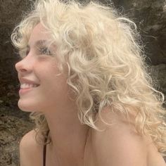 Bright Blonde Curly Hair, Blonde Face Claim Aesthetic, Blonde Curly Hair Face Claim, Frizzy Blonde Hair, Blonde Curly Hair Brown Eyes, Blonde Curly Hair Aesthetic, Annabeth Chase Face Claim, Blonde Face Claim, Luna Lovegood Harry Potter