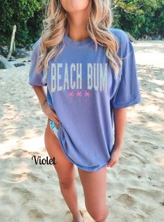 This Comfort Colors beach bum shirt is perfect for your everyday style or your next beach day. The soft-washed, garment-dyed fabric brings extra coziness to your wardrobe, while the relaxed fit makes it an excellent daily choice! 🤩 Tip: THESE RUN TRUE TO SIZE. If you want an oversized look, size up 2-3 sizes. 😉 ✅ Shirt Information: ** Comfort Colors Unisex Shirt ** - 100% ring-spun cotton - Medium fabric - Relaxed fit ✅Design Printing Design printed using Direct to Garment (DTG) print technolo Babe Shirt, Trendy Beach, Stars Hollow, Cowgirl Shirts, Mama T Shirt, Babymoon, Country Shirts, Beach T Shirts, Concert Tees