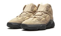 The adidas Yeezy 500 High “Shale Warm” is one of two February 2021 colorways of the high-top version of Kanye West’s chunky lifestyle shoe.  The “Shale Warm” and the “Mist Slate” are the first Yeezy 500 High release since May 2020 when the “Tyrian” colorway made headlines for its trail boot inspired design.  Here, the “Shale Warm” favors a more “sandy” appearance as its puffy neoprene base and accompanying suede and leather overlays appear in beige or Shale Warm.  A light grey rubber midsole con Yeezy Boost 500, Designer School Bags, Yeezy 500, Baskets Adidas, Warm Shoes, Versace Bags, Sneakers Addict, Man Running, Yeezy Boost