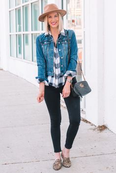 Black And White Buffalo Plaid Shirt Outfit, Black Plaid Flannel Outfit, Black And White Flannel Shirt Outfit, Flannel And Jean Jacket Outfit, Flannel Top Outfit, Plaid Shirt Outfit Summer, Buffalo Plaid Shirt Outfit