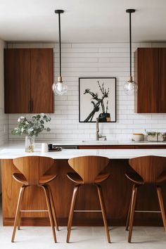 42 Trendy Mid Century Modern Kitchen Design Ideas | VIVA Kitchen Design Mid Century, Mid Century Modern Kitchen Island, Mid Century Modern Kitchen Design, Dark Grey Kitchen Cabinets, Vintage Pyrex Dishes, Pyrex Dishes, Moody Vibes, Mcm Kitchen, Bold Kitchen