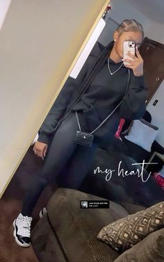 Calm Fits Black Woman For School, Fall Outfits Black Women School, Outfits To Go With Black Leggings, Chill Fits Baddie, Fly Fits For School, Black Long Sleeve Under Shirt Outfit, Black Cats Outfit, Sweat Suit Outfits Black Women, Simple Leggings Outfit