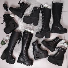 Teenage Sneakers, Egirl Fashion, Goth Outfit, Kawaii Shoes, Aesthetic Grunge Outfit, Goth Outfits