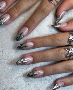 Silver Chrome Nail Ideas, Silver Nail Art Designs, Metallic Nails Design, Acrylic Nails Nude, Hippie Nails, Classy Nail Designs, Grunge Nails