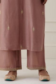 Dusty rose pink kurta in chanderi silk base with embroidered buttis. Comes with pant and dupatta.
Components:3
Pattern:Embroidered
Type of Work:Floral Buttis
Neckline:Round
Sleeve Length:Straight Three Quarter
Fabric:Chanderi Silk; Dupatta: Tissue Organza
Color:Pink
Other Details:
Front neckline keyhole
Side slit kurta
Embroidered pant hem
Sequins spread on dupatta
Occasion:Puja - Aza Fashions Ikshita Choudhary, Pink Suits Women, Embroidery Dress Pattern, Fancy Sarees Party Wear, Fashion Top Outfits, Dusty Rose Pink, Embroidered Pants, Embroidery Suits Design, Silk Suit