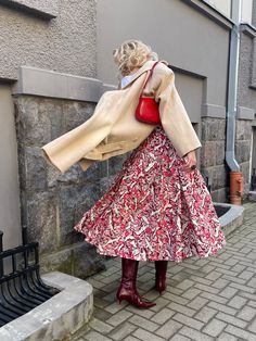 Vintage KARL LAGERFELD multicolor floral abstract midi skirt. Made in France. Skirt is shining. Pretty wide. Colors - red, burgundy, maroon, red wine, beige, white.  Length of the skirt 89cm and width 68cm. Will suit to S/M size.  Can style with short wool beige coat which I am selling as well Red Floral Print Skirt For Fall, Red Winter Skirt With Relaxed Fit, Red Long Skirt For Fall, Floral Print Flared Skirt For Fall, Flowy Floral Print Skirt For Fall, Fall Floral Print Flared Skirt, Fall Floral Print Skirt, Red Full Skirt For Fall, Red Pleated Skirt For Fall