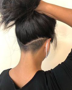 Female Undercut Long Hair, Undercut Ponytail, Undercut Curly Hair, Undercut Hairstyles Women, Half Shaved Hair, Short Hair Undercut, Hair Haircut