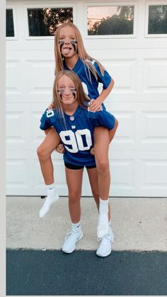 Football Halloween Costume, Fun Halloween Outfits, Preppy Halloween, Halloween Duos, Cute Group Halloween Costumes, Classy Halloween Costumes, Matching Halloween Costumes, Bff Halloween Costumes