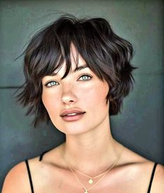 Parisian Short Hair, Messy Short Hair, Work Hairstyles, Short Wavy Hair, Hair Crush, Hair Collection, Short Hair Haircuts, Hair Today, Great Hair