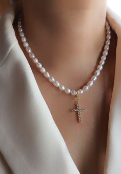 This luxurious Freshwater Pearl Cross Necklace is a stunning blend of faith and elegance. Featuring lustrous freshwater pearls and a gold-plated, sparkling cross pendant, this handmade necklace is perfect for women who appreciate both spirituality and style. Whether for everyday wear or special occasions, its timeless design adds a touch of sophistication to any outfit. The dainty pearls beautifully complement the intricately detailed cross, making this necklace a meaningful statement piece. Thi Detailed Cross, Pearl Cross Necklace, Handwriting Gifts, Christian Necklace, Necklace Dainty, Gold Cross, Christian Gifts, Men Necklace, Cross Pendant