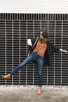 Soft Autumn Wardrobe, Best Travel Clothes, Basic Outfit Ideas, Autumn Things, Madewell Style, Classic Wardrobe Essentials, Build A Capsule Wardrobe, Day Clothes, Diana Fashion