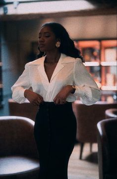 Internship Black Women, Classy Feminine Woman Aesthetic, Lawyer Woman Aesthetic Black, Professor Photoshoot, International Lawyer Aesthetic, Black Business Woman Aesthetic, Classy Black Women, Black Business Woman, Black Feminine Outfit