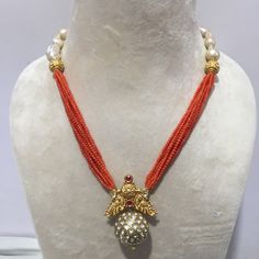 Coral Indian Jewellery, Coral Beads Necklace Indian Gold, Coral Jewelry Vintage, Simple Beaded Necklaces, Peacock Pendant