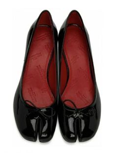 Tabi Ballerina, Ballerina Heels, Casual Work Dresses, Dr Shoes, Tabi Shoes, Funky Shoes, Mood Board Fashion, Patent Leather Heels