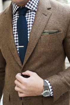 This combination of a brown herringbone sportcoat and a white and navy gingham button-down shirt is perfect for a night out or smart-casual occasions. Shop this look for $137: http://lookastic.com/men/looks/navy-tie-and-brown-blazer-and-olive-pocket-square-and-white-and-navy-longsleeve-shirt/825 — Navy Knit Tie — Brown Herringbone Blazer — Olive Plaid Pocket Square — White and Navy Gingham Longsleeve Shirt Brown Suit, Herringbone Blazer, Mens Fashion Blog, High Street Fashion, Casual Tie, Long Pixie, Fashion Night