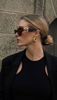 Jewellery Aesthetic, Versace Eyewear, Instagram Giveaway, Cozy Season, Versace Sunglasses, Old Money Style, Looks Street Style, Shooting Photo, Style Mistakes