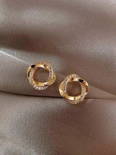 قلادات متدلية, Small Earrings Gold, Simple Gold Earrings, Gold Earrings Models, Diamond Earrings Design, Modern Gold Jewelry, Gold Jewelry Stores, Gold Earrings For Women, Gold Rings Fashion