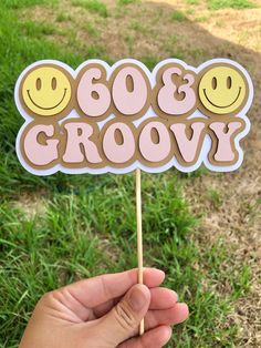 someone is holding up a stick with the words 600 and grooy on it